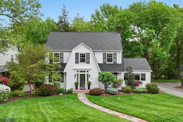 Exterior, Facade, Cape Cod