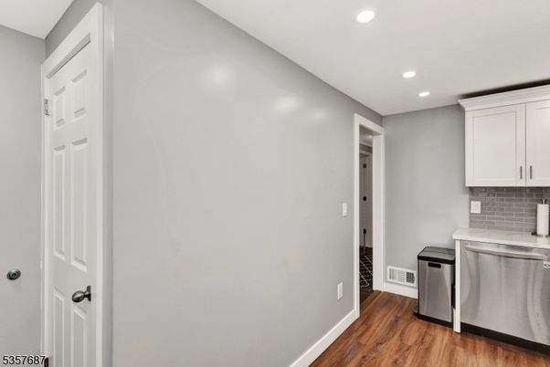 Interior, Recessed Lighting, Washer, Wood Texture Flooring
