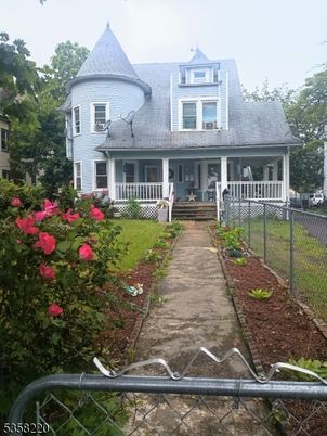 Exterior, Facade, Queen Anne Victorian