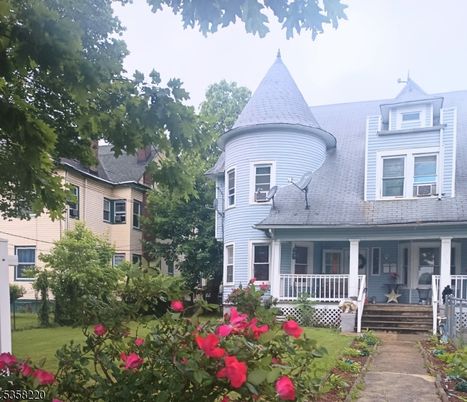 Exterior, Facade, Queen Anne Victorian