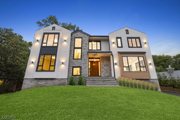 Backyard, Exterior, Facade, Modern