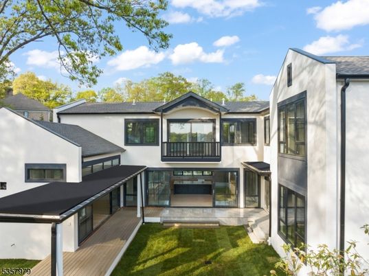 Backyard, Exterior, Facade, Modern