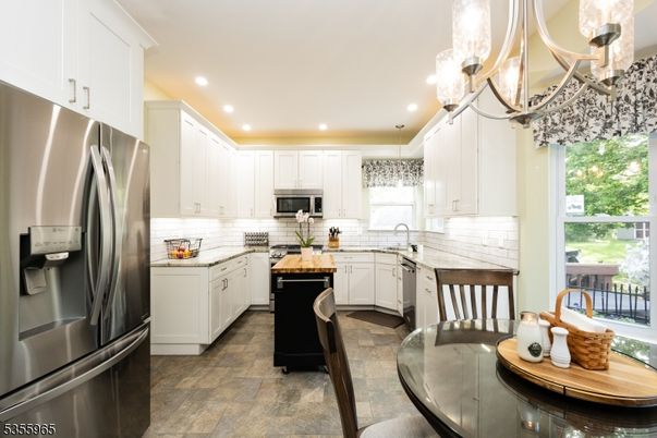 Dining room, Interior, Kitchen, Recessed Lighting, Stainless Steel Appliances