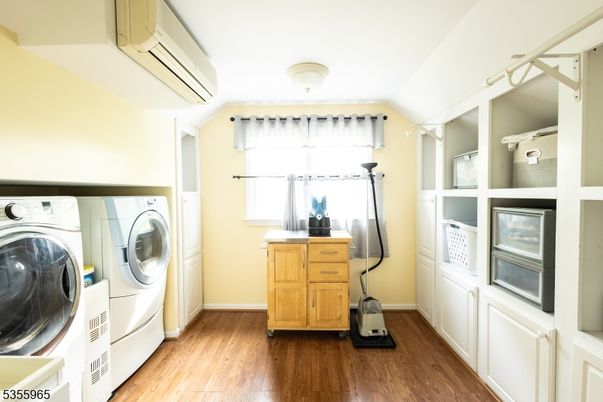Interior, Washer, Wood Texture Flooring