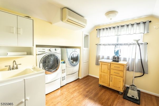 Interior, Washer, Wood Texture Flooring