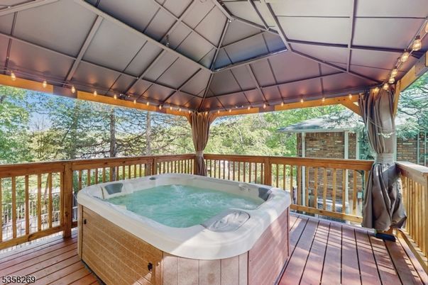 Exterior, Hot Tub