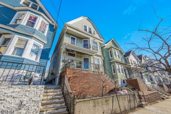 Exterior, Facade, Queen Anne Victorian