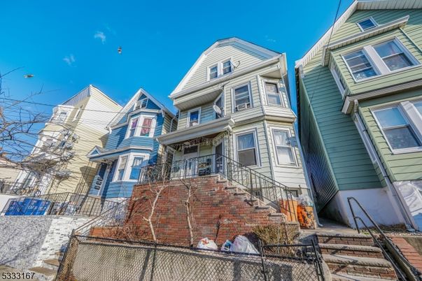 Exterior, Facade, Queen Anne Victorian
