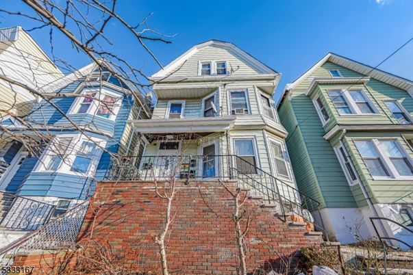 Exterior, Facade, Queen Anne Victorian