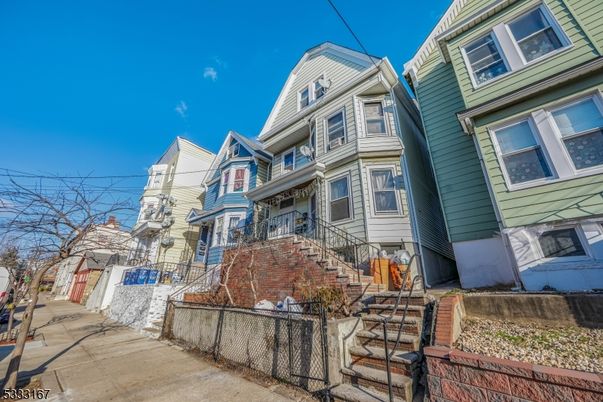 Exterior, Facade, Queen Anne Victorian