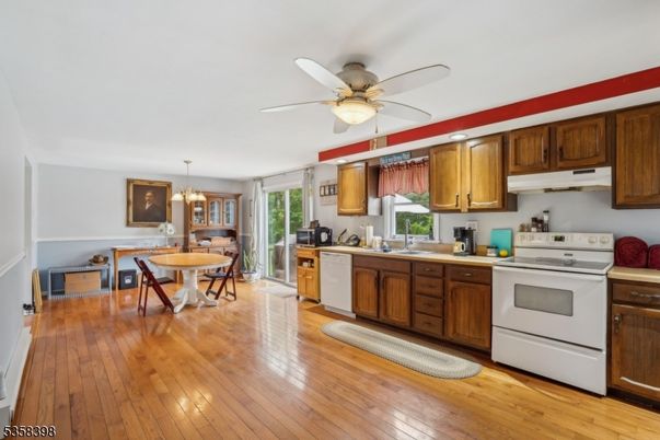 Dining room, Interior, Kitchen, Pendant Lights, Wood Texture Flooring