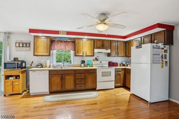 Interior, Kitchen, Recessed Lighting, Wood Texture Flooring