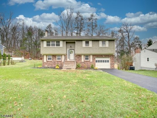 Attached, Exterior, Facade, Raised Ranch
