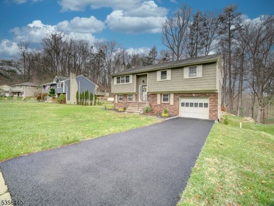 Attached, Exterior, Facade, Brick Facade, Raised Ranch