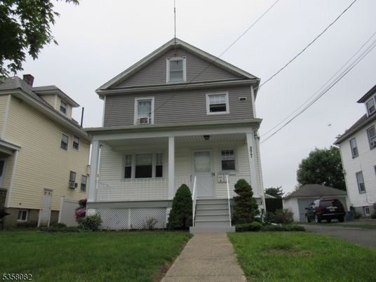 Exterior, Facade, Queen Anne Victorian