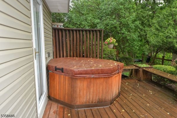 Exterior, Hot Tub