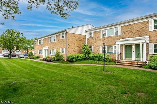 Backyard, Exterior, Facade, Brick Facade, Georgian