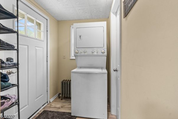 Interior, Utility Closets, Washer, Wood Texture Flooring