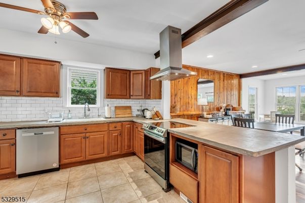 Dining room, Interior, Kitchen, Recessed Lighting, Stainless Steel Appliances