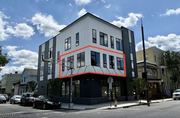 Exterior, Facade, Rowhouse