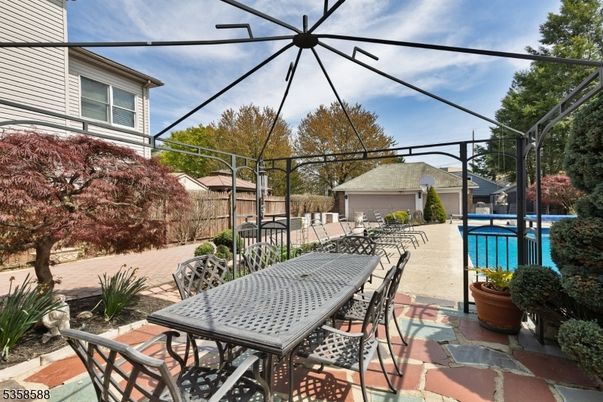Detached Garage, Exterior, Pool