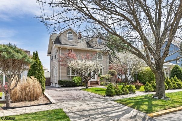 Exterior, Facade, Brick Facade, Queen Anne Victorian
