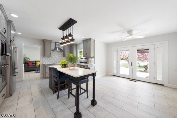 Dining room, Interior, Kitchen, Pendant Lights, Recessed Lighting, Stainless Steel Appliances