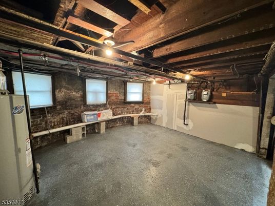 Empty room, Interior, Stone Walls, Wooden Beams