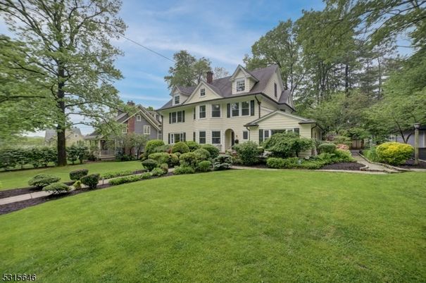 Backyard, Exterior, Facade, Queen Anne Victorian