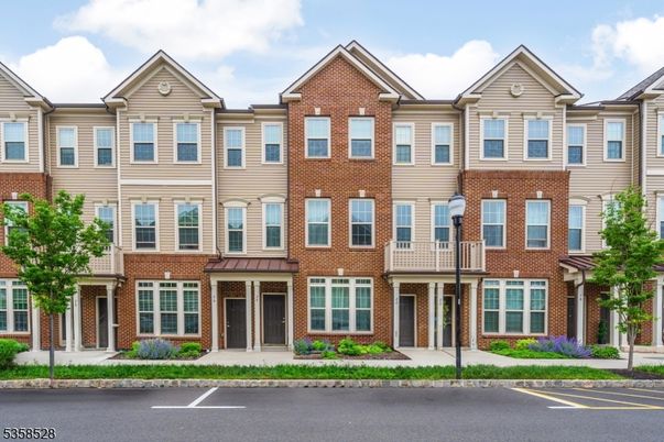 Exterior, Facade, Brick Facade, Rowhouse