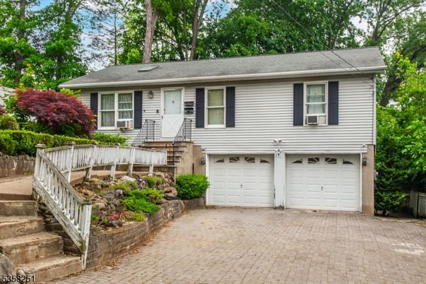 Attached, Exterior, Facade, Raised Ranch