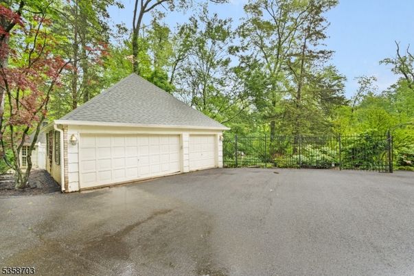Detached Garage, Exterior