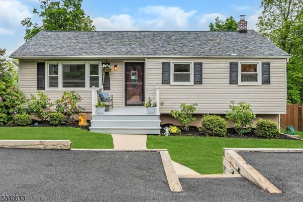 Exterior, Facade, Cape Cod