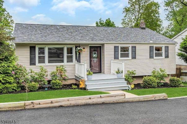 Exterior, Facade, Cape Cod