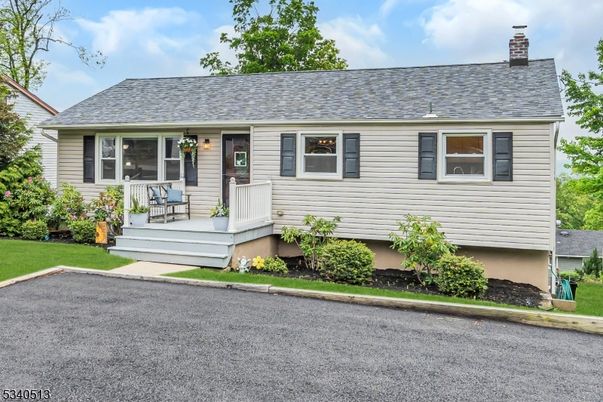 Exterior, Facade, Cape Cod