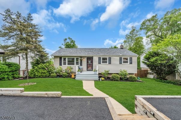 Exterior, Facade, Cape Cod