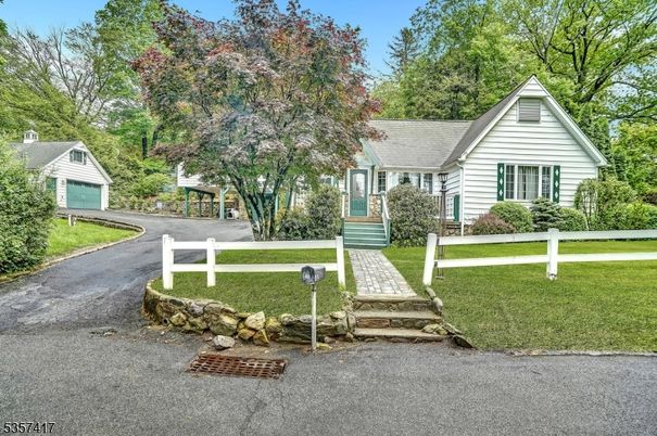 Backyard, Exterior, Facade, Cape Cod