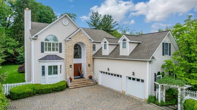 Attached, Exterior, Facade, Farmhouse