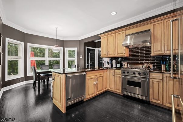 Dining room, Interior, Kitchen, Pendant Lights, Recessed Lighting, Stainless Steel Appliances, Wood Texture Flooring