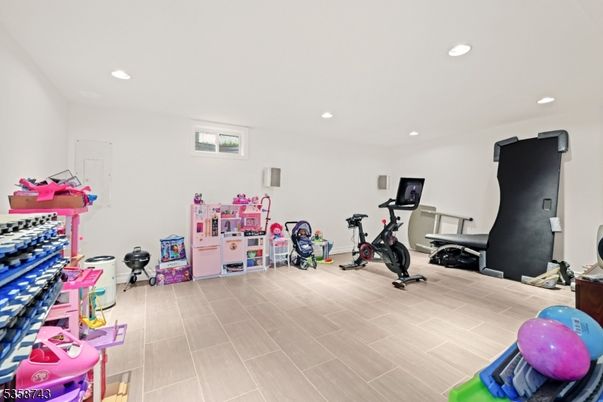 Fitness Equipment, Interior, Recessed Lighting, Wood Texture Flooring
