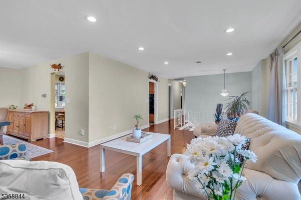 Interior, Living room, Pendant Lights, Recessed Lighting, Wood Texture Flooring