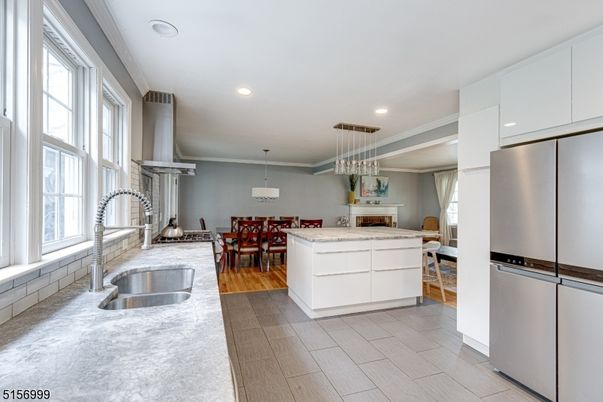 Chandelier, Dining room, Interior, Kitchen, Pendant Lights, Recessed Lighting, Wood Texture Flooring