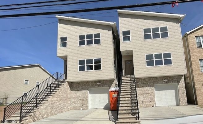 Attached, Exterior, Facade, Brick Facade, Rowhouse