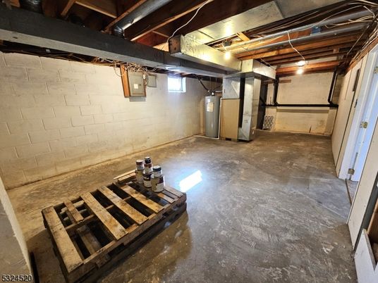 Empty room, Interior, Stone Walls, Wooden Beams