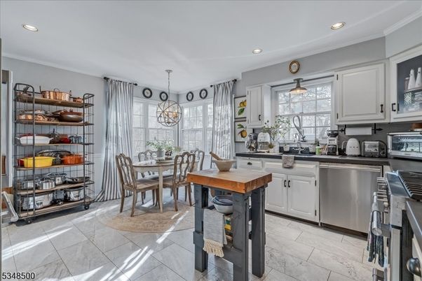 Chandelier, Dining room, Interior, Kitchen, Pendant Lights, Recessed Lighting, Stainless Steel Appliances
