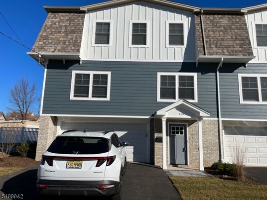 Attached, Exterior, Facade, Rowhouse
