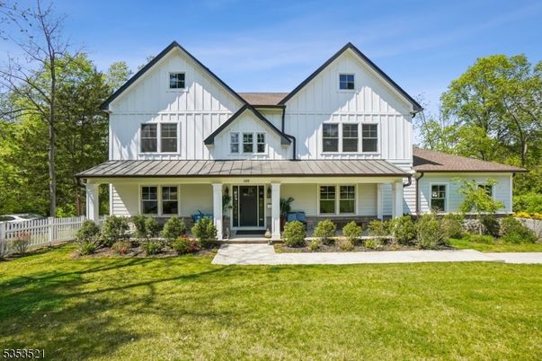 Exterior, Facade, Farmhouse
