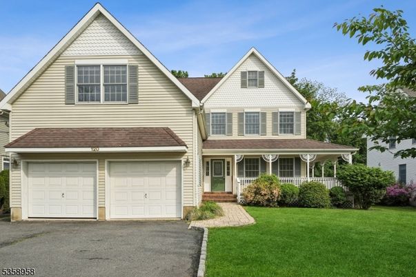 Attached, Exterior, Facade, Farmhouse