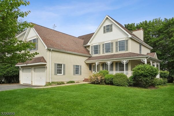 Attached, Exterior, Facade, Farmhouse