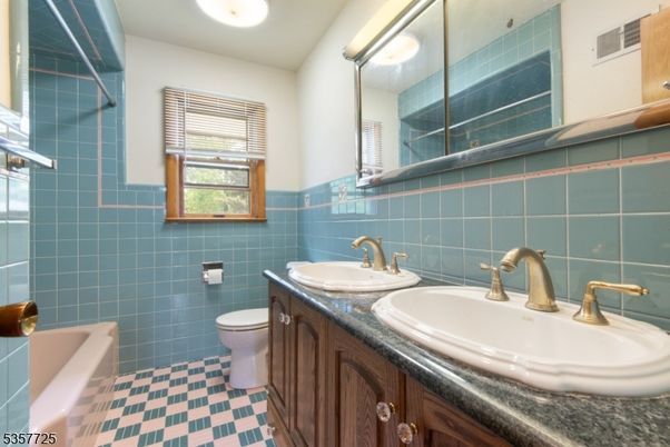 Bathroom, Dual Sink Vanities, Interior